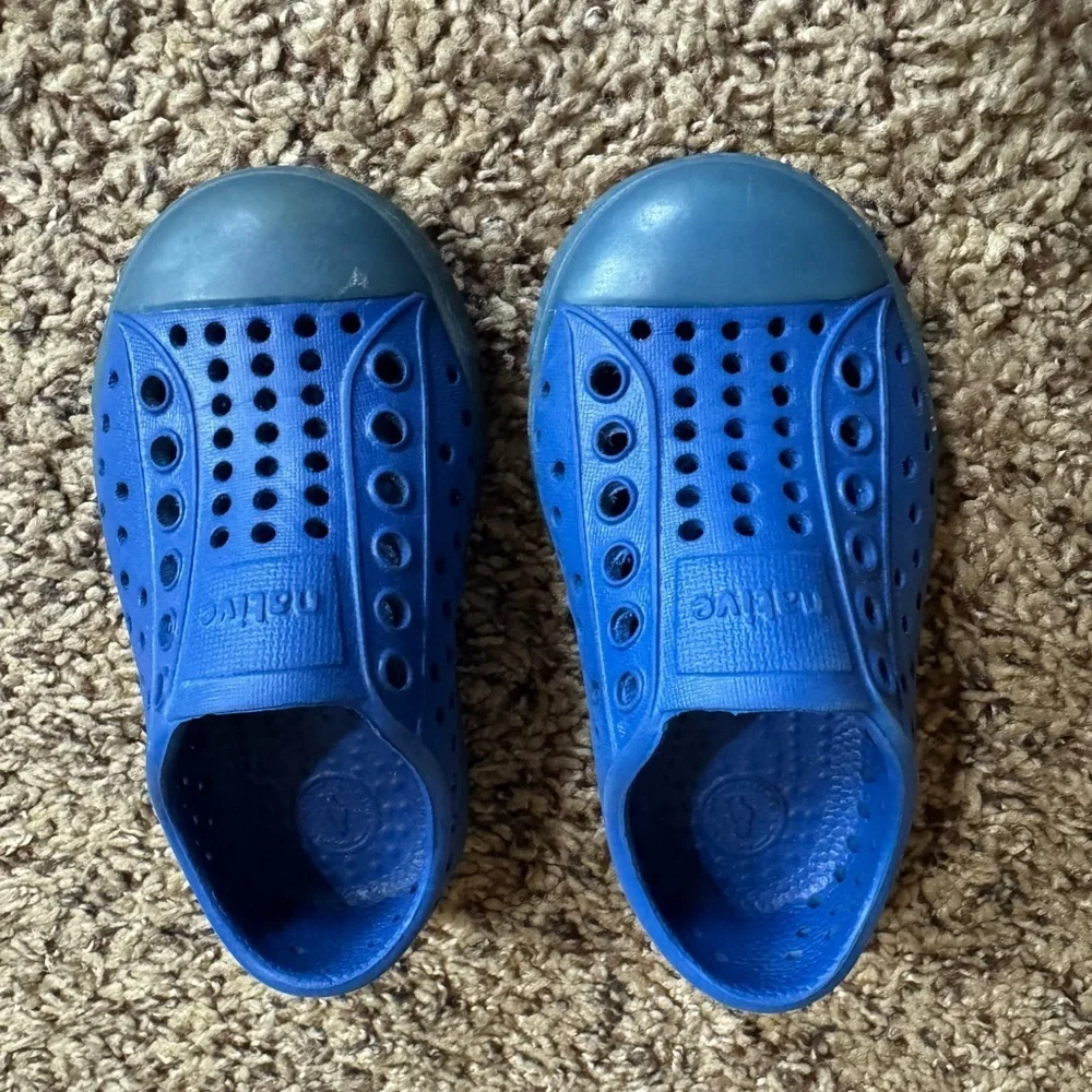 Native Jefferson blue slip on water shoes Size C5